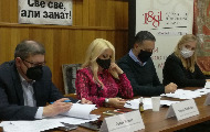 Krajnović: Izmene Krivičnog zakonika precizirati da štite novinare Milić: Šta kažu novinari? Beljanski: Potrebna temeljna prerada Nacrta Krajnović: Izmene Krivičnog zakonika precizirati da štite novinare Milić: Šta kažu novinari? Beljanski: Potrebna temeljna prerada Nacrta